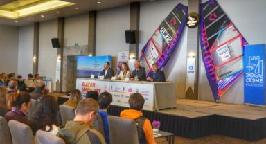 Alaçatı Wind Fest, Alaçatı’nın Sörf bölgesi olarak korunması amacıyla düzenleniyor