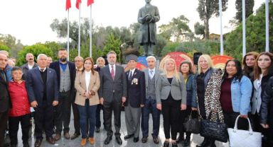 Bayraklı'da öğretmenlere coşkulu kutlama