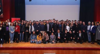 DEÜ NASA'daki Türk astrofizikçiyi öğrencilerle buluşturdu