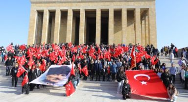 Efes Selçuklu gençler Anıtkabir'de
