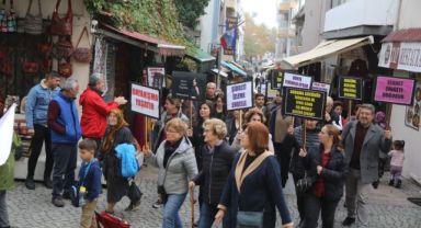 Efes Selçuklu kadınlar şiddete karşı yürüdü