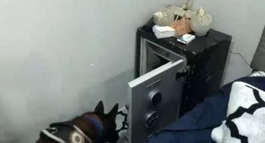 Eğlence mekanındaki uyuşturucu madde ticaretine baskın, 3 gözaltı