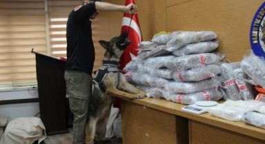 İzmir'de unlu mamüller deposunda uyuşturucu ticareti, polis takibinden kaçamadı