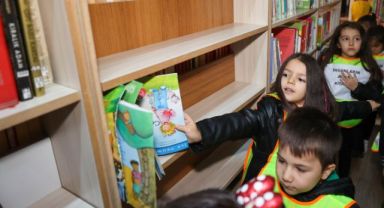 Kitap sevgisi sokaklara taştı