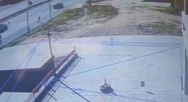 Köpekten kaçarken otomobilin çarptığı çocuk yoğun bakımda