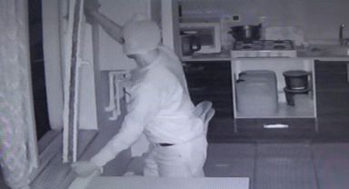 Kuaför dükkanını silip sonra soyan titiz hırsız yakalandı