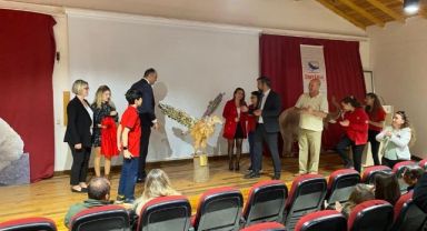 Öğrenciler topladıkları atıklardan heykel yaptı