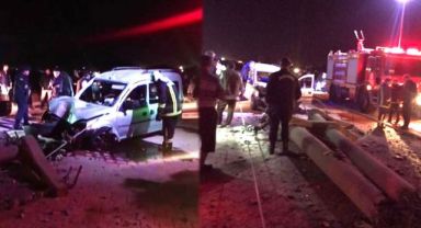 Önüne köpek çıkan araç manevra yaparken beton direği devirdi