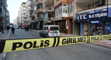 Sokak ortasında önce eşini, sonra kendini vurdu