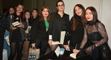 Tasarımcı Dilan Kaya ve yazar Beyza Aksoy kitapseverlerle buluştu