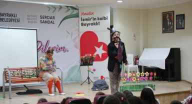 Bayraklılı çocuklar tiyatro festivalinde doyasıya eğlendi