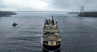 'Castorone' İstanbul Boğazı'ndan geçti