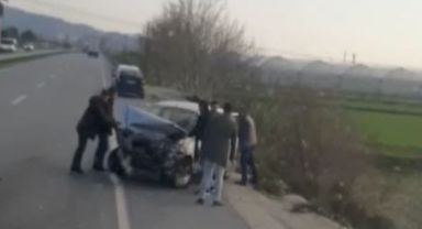 Direksiyon hakimiyeti kaybetti bariyerlere çarptı!