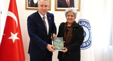 Egeli bilim ekibinden kısa sürede yüksek verimli çay bitkisinin üretimine yönelik proje