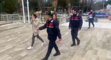 Foça'da bir eve giren hırsızlara jandarmadan suçüstü