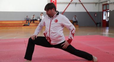Gaziemir Belediyesi Taekwondo Antrenörü Volkan Yalçınkaya Türkiye Şampiyonu