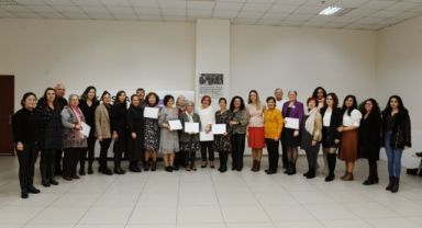 Haklarını öğrenen kadınlar sertifikalarını aldı