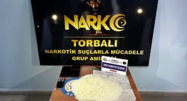 İzmir'de 1 buçuk kilo metamfetamin ele geçirildi