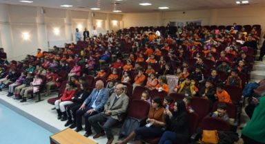Karakayalı'dan çocuklara tiyatro sürprizi