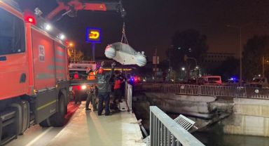 Kontrolden çıkan otomobil çaya uçtu: 1 ölü, 3 yaralı