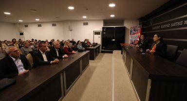 Narlıdere'de kadın, siyaset ve demokrasi konuşuldu