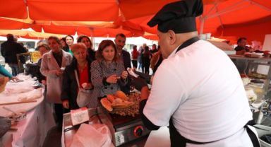 Narlıdere Toprak Ana Günü'nü sokak lezzetleriyle kutladı