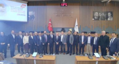 O poz dikkat çekti… Yücel’den Meclis’e veda!