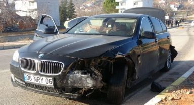 Ölümlü kazaya karışan araç sürücüsü olay yerinden koşarak kaçtı