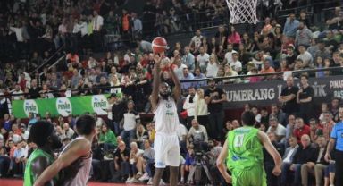 Pınar Karşayaka, A. Efes’e konuk oluyor