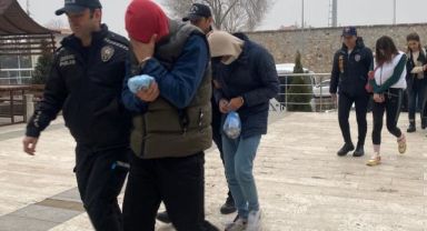Sahte bungalov ev ve kiralık araç siteleri üzerinden bin kişiyi dolandırdılar