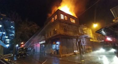 Tarihi çarşıda korkutan yangın