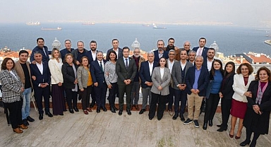 Yücel, il yöneticileri ile bir araya geldi… Gündem yeni il başkanı!