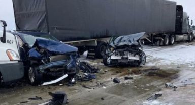 ABD'de 85 araç birbirine girdi: 21 yaralı