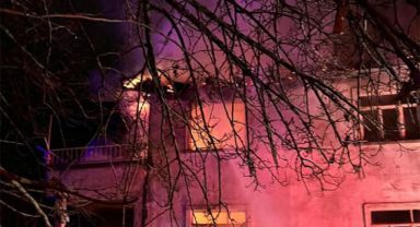 Alevlere teslim olan ev kullanılmaz hale geldi