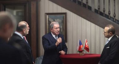 Bakan Akar'dan TSK aleyhindeki söylemlere sert tepki