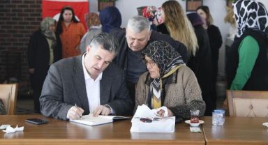 Başkan Doğruer Mahalle Buluşmalarında kadınları dinliyor
