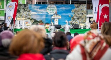 Başkan Soyer 5. Karaburun Nergis Festivali’nde konuştu: Baharın da siyasetin de yalancısına inanmayın