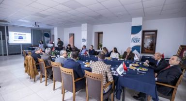 Başkan Soyer Tarihi Kemeraltı Esnaf Derneği üyeleriyle bir araya geldi: Kemeraltı İzmir’in kaldıracı olacak