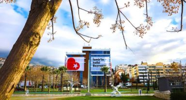 ‘Bayraklı Çözüm Merkezi’ yüzleri güldürüyor