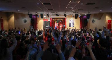 Bucalı miniklere tiyatro şöleni