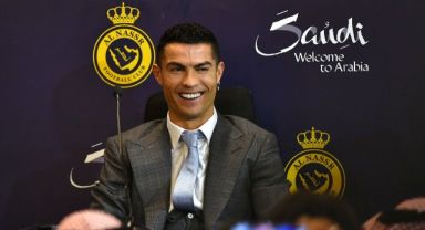 Cristiano Ronaldo, görkemli törenle Al Nassr'a imza attı