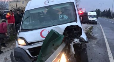 Demir bariyer aracın önünden girdi, arkasından çıktı