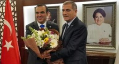 İYİ Parti İzmir’de devir teslim: Bezircilioğlu göreve başladı