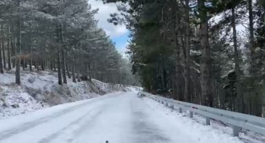İzmir'in çatısı beyaza büründü