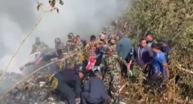 Nepal'de yolcu uçağı düştü