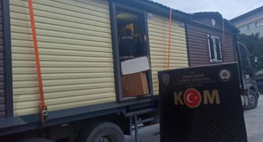 Prefabrik ev yüklü tırdan ne çıktı?