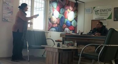 Sahipsiz araziye inşa ettiği binaları kiralayan yaşlı kadın gidip pişkince para istedi