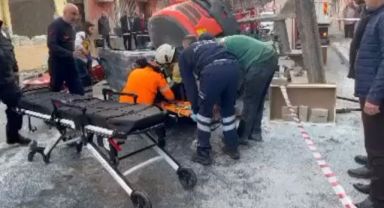 Yıkım sırasında iş makinesi 3. kattan düştü!