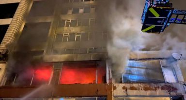 8 katlı boş binanın 2'nci katı alev alev yandı