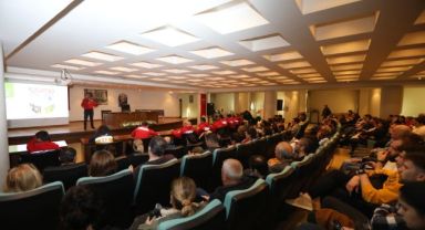 AKUT Selçuk ekibi yeni gönüllüleri bilgilendirdi